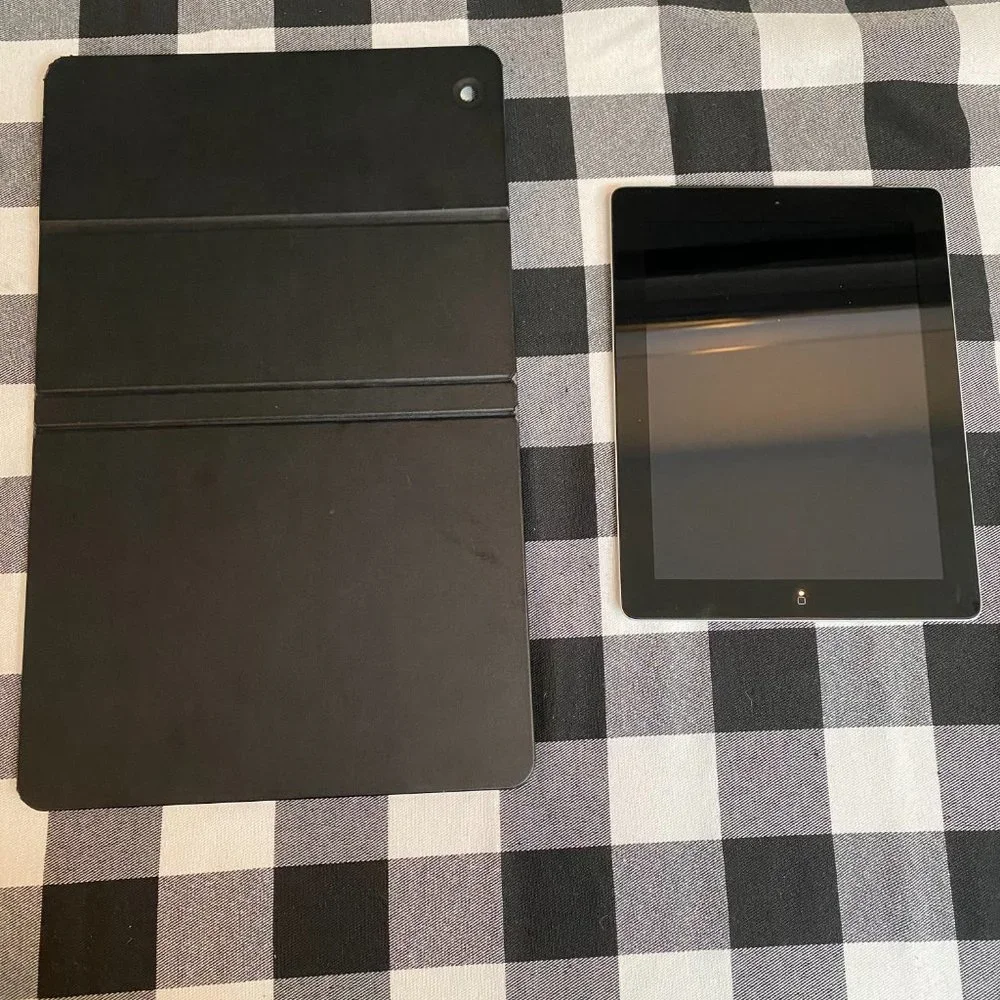 APPLE Ipad - 64GB Wifi & Cellular Model, with Bluetooth ANKER Keyboard Case - Picture 13 of 13